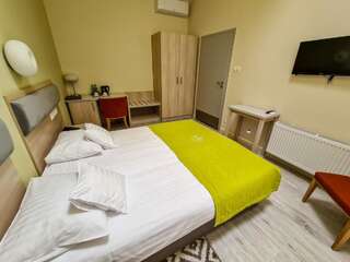 Отель Hotel Antonińska Лешно Улучшенный номер с кроватью размера «king-size»-4